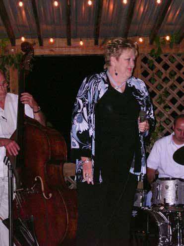 RACHAEL LEE ON VOCALS (2).jpg