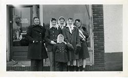 Doris Adam, Janet, Ollie Rudibaugh, Wanda Rudibaugh, Marjorie McClain, Linda, at Libson, OH